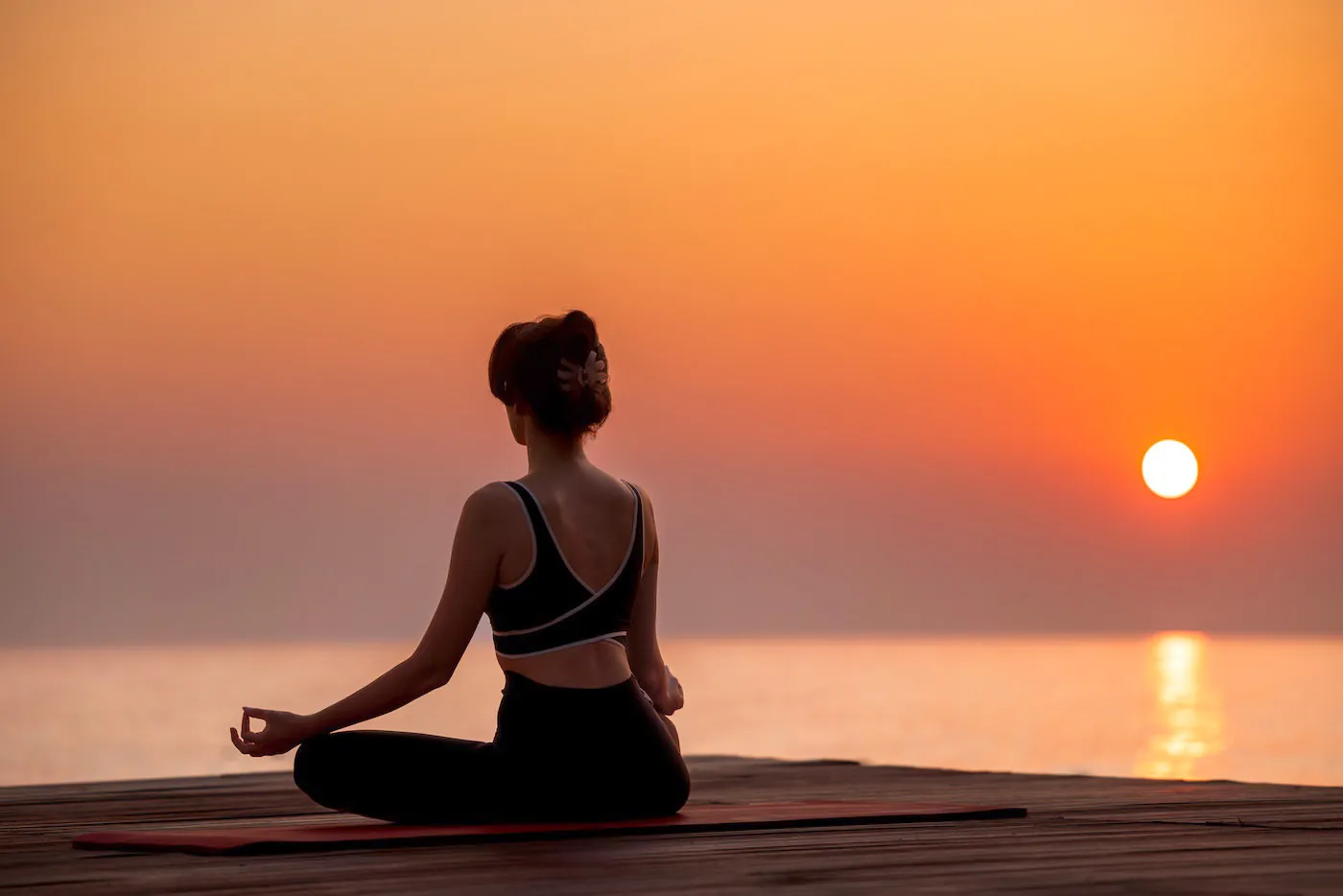 beachfront-yoga-sunset-best-villaresort-greece-wellness-spa-portozante-srgb-1400pixels-SEP2025_1400pixels