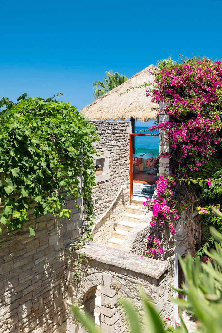 lush-gardens-luxury-villa-summer-resort-best-hotel-portozante-srgb-1400pixels-SEP2025_1400pixels