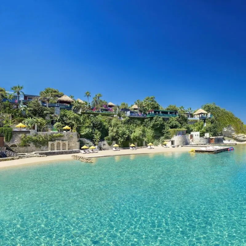 Best_Luxury_Hotel_Greece_Beachfront_2026_933x933pixels_newMAR2026