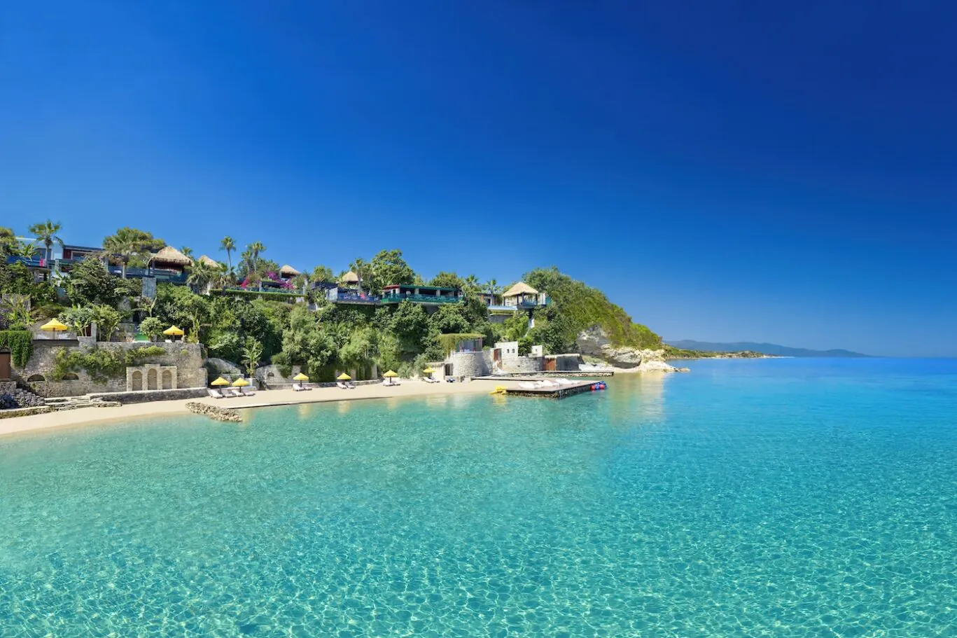 Best_Luxury_Hotel_Greece_Beachfront_2026_new_1400pixels-MAR2026